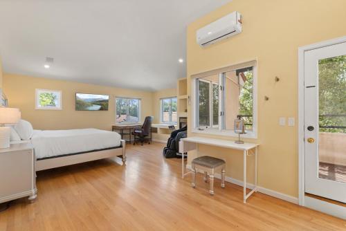 Heart Of Cherry Creek Group Retreat Hot Tub in 櫻桃灣 Heart Of Cherry Creek Group Retreat Hot Tub in 櫻桃灣