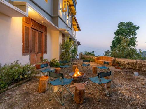 Balkon/teras, The Hosteller Mussoorie, Mall Road in The Mall Road Balkon/teras, The Hosteller Mussoorie, Mall Road in The Mall Road