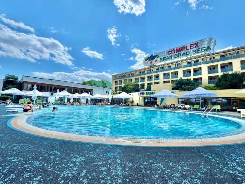 Úszómedence, Complex Bran Brad Bega in Eforie Nord Úszómedence, Complex Bran Brad Bega in Eforie Nord