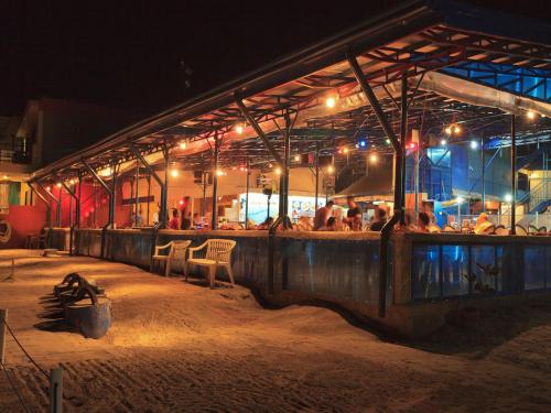 Restaurant, Blue Rock Resort and Dive Centre in Subic i Zambales-provinsen Restaurant, Blue Rock Resort and Dive Centre in Subic i Zambales-provinsen