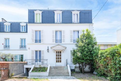 Luxury Family Villa - 18P - Pool - Sauna - Gym in Bois-Colombes Luxury Family Villa - 18P - Pool - Sauna - Gym in Bois-Colombes