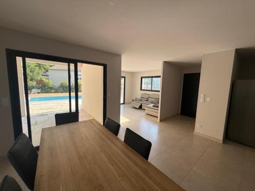 Maison avec piscine, jardin et terrasse - Blauzac in Bourdic Maison avec piscine, jardin et terrasse - Blauzac in Bourdic