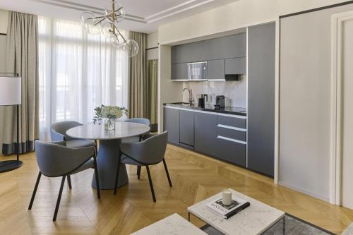 Palvelut, Fraser Suites le Claridge Champs-Elysees in Pariisi Palvelut, Fraser Suites le Claridge Champs-Elysees in Pariisi