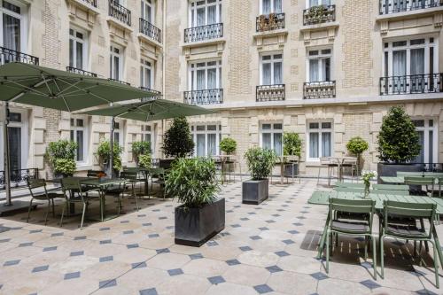 Sisäänkäynti, Fraser Suites le Claridge Champs-Elysees in Pariisi Sisäänkäynti, Fraser Suites le Claridge Champs-Elysees in Pariisi