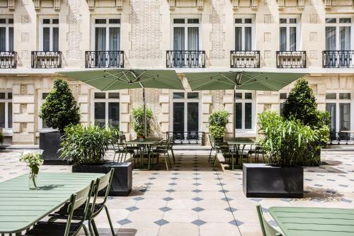 Sisäänkäynti, Fraser Suites le Claridge Champs-Elysees in Pariisi Sisäänkäynti, Fraser Suites le Claridge Champs-Elysees in Pariisi