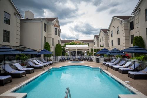 泳池, 福克斯霍洛酒店 (The Inn At Fox Hollow Hotel) in 伍德伯里 泳池, 福克斯霍洛酒店 (The Inn At Fox Hollow Hotel) in 伍德伯里