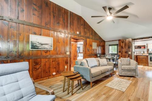 Walk to Barretts Park Wooded Cabin with Grill! in Boothbay Harbor Walk to Barretts Park Wooded Cabin with Grill! in Boothbay Harbor