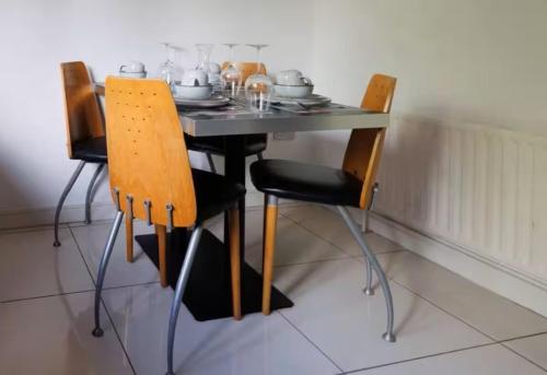 Perfect Stay Awaits l 2Bed l Sleeps4 l Belfast l 1-min walk - Antrim RD l Antrim Road l WeStayBelfas in Skegoneill Perfect Stay Awaits l 2Bed l Sleeps4 l Belfast l 1-min walk - Antrim RD l Antrim Road l WeStayBelfas in Skegoneill