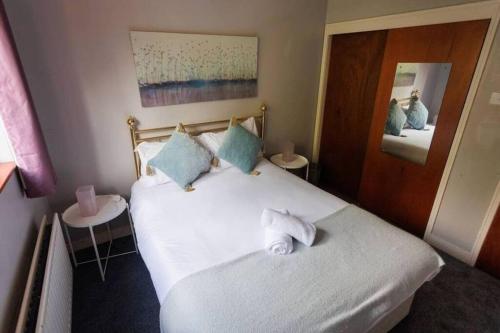 Perfect Stay Awaits l 2Bed l Sleeps4 l Belfast l 1-min walk - Antrim RD l Antrim Road l WeStayBelfas in Skegoneill Perfect Stay Awaits l 2Bed l Sleeps4 l Belfast l 1-min walk - Antrim RD l Antrim Road l WeStayBelfas in Skegoneill