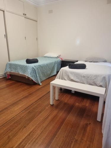 Private and big room with 2 beds Balwyn North in Balwyn North Private and big room with 2 beds Balwyn North in Balwyn North