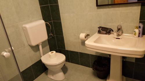 Bathroom, Premier Inn Apartments in Budapest Bathroom, Premier Inn Apartments in Budapest