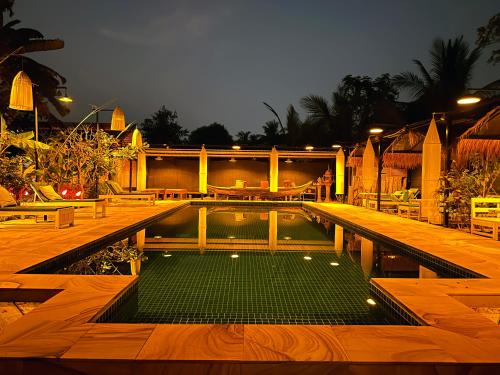 Swimming pool, Maisons Wat Kor near Phnom Sampeou Swimming pool, Maisons Wat Kor near Phnom Sampeou