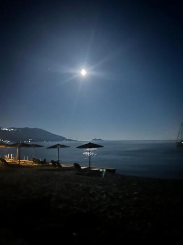 Waters Edge in Ormos Marathokampou Waters Edge in Ormos Marathokampou