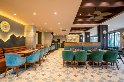 Restaurant, Sandoz Palm Retreat - Mall Road, Mussoorie in Mussoorie Restaurant, Sandoz Palm Retreat - Mall Road, Mussoorie in Mussoorie