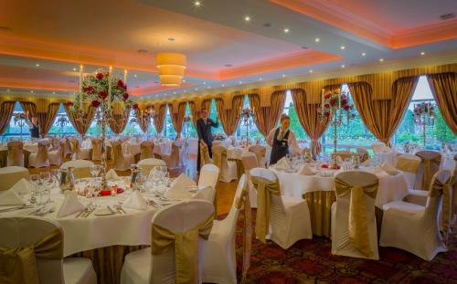 Bankett-terem, The Inn at Dromoland in Newmarket On Fergus Bankett-terem, The Inn at Dromoland in Newmarket On Fergus