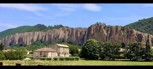 Gîte Coqueliquot Domaine de l'Annonciade (Gite Coqueliquot Domaine de l'Annonciade) in Les Mees Gîte Coqueliquot Domaine de l'Annonciade (Gite Coqueliquot Domaine de l'Annonciade) in Les Mees