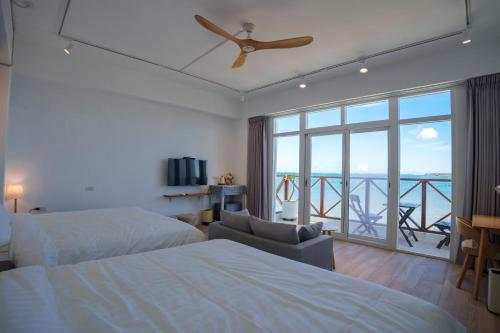 與浪共舞 near Penghu Great Bridge 與浪共舞 near Penghu Great Bridge