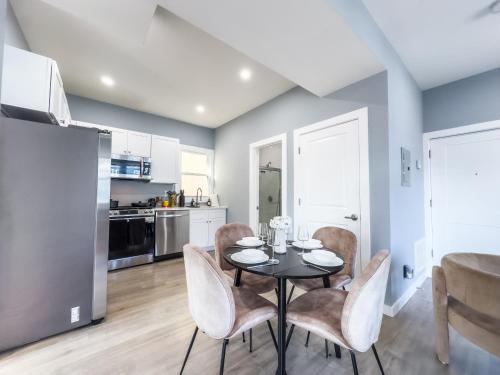 Stylish Secret, 1 FREE Parking, Sleeps 8, Walk to train and Red Bull Arena, 20 Percent OFF in Harrison Stylish Secret, 1 FREE Parking, Sleeps 8, Walk to train and Red Bull Arena, 20 Percent OFF in Harrison