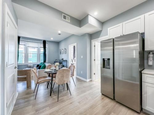 Stylish Secret, 1 FREE Parking, Sleeps 8, Walk to train and Red Bull Arena, 20 Percent OFF in Harrison Stylish Secret, 1 FREE Parking, Sleeps 8, Walk to train and Red Bull Arena, 20 Percent OFF in Harrison