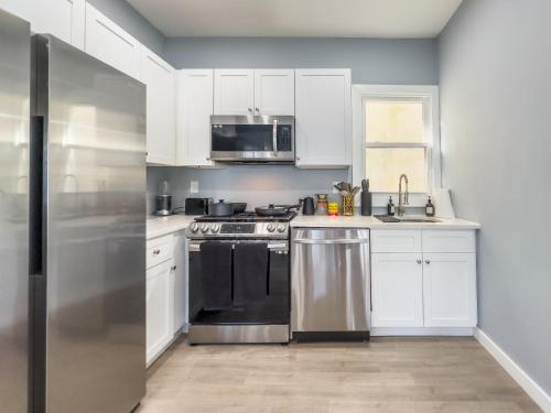 Létesítmények, Stylish Secret, 1 FREE Parking, Sleeps 8, Walk to train and Red Bull Arena, 20 Percent OFF in Harrison Létesítmények, Stylish Secret, 1 FREE Parking, Sleeps 8, Walk to train and Red Bull Arena, 20 Percent OFF in Harrison
