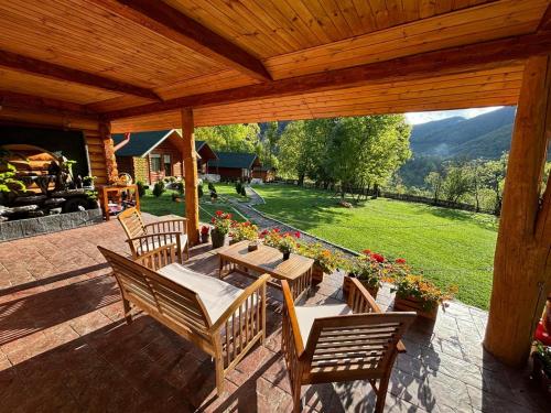 Kilátás, Complex turistic Traisteni din Valea Doftanei in Traisteni Kilátás, Complex turistic Traisteni din Valea Doftanei in Traisteni