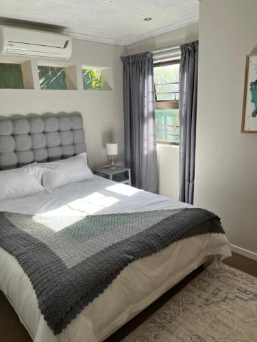 Guestroom, Clover Park in East London Suburbs Guestroom, Clover Park in East London Suburbs