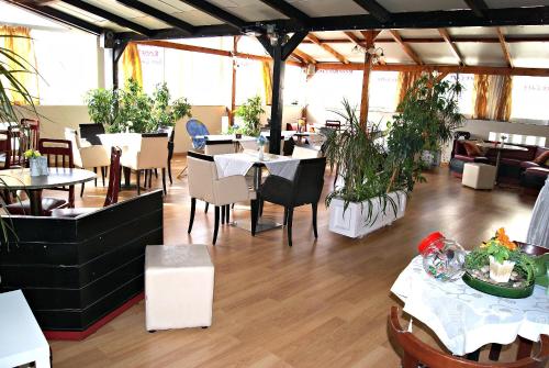 Restaurante, Diethnes Hotel in Athens Restaurante, Diethnes Hotel in Athens