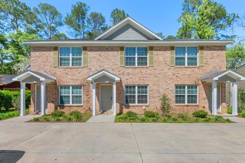 Modern 3BR Home Ideal for Groups, Prime Location in Killearn Estates Modern 3BR Home Ideal for Groups, Prime Location in Killearn Estates