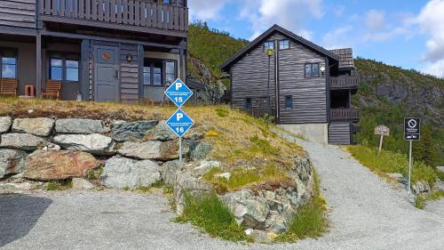 Entrance, Spacious Family Apartment in Hemsedal, Ski In-Out, Sauna, 30m from Skarsnuten hotell in Hemsedal Entrance, Spacious Family Apartment in Hemsedal, Ski In-Out, Sauna, 30m from Skarsnuten hotell in Hemsedal