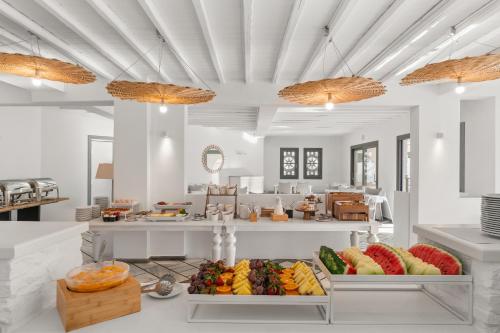 Restaurant, Mr. and Mrs. White Tinos in Tinos Restaurant, Mr. and Mrs. White Tinos in Tinos