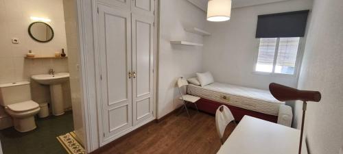 Bright apartment in La Latina with balconies - Encomienda in Lavapies Bright apartment in La Latina with balconies - Encomienda in Lavapies