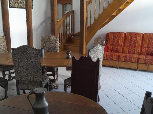 Grande Maison Familiale avec Piscine et Parking à Saint-Gaultier - FR-1-591-753 (Grande Maison Familiale avec Piscine et Parking a Saint-Gaultier - FR-1-591-753) in Saint-Gaultier Grande Maison Familiale avec Piscine et Parking à Saint-Gaultier - FR-1-591-753 (Grande Maison Familiale avec Piscine et Parking a Saint-Gaultier - FR-1-591-753) in Saint-Gaultier