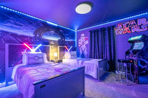 4BR Townhouse Storey Lake Private Pool BBQ