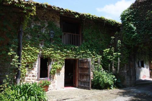 Gatehouse of the Palacio de Hualle near Comillas in Valdaliga Gatehouse of the Palacio de Hualle near Comillas in Valdaliga