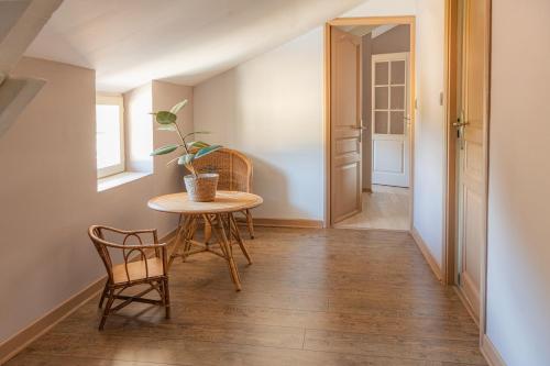 Gîte Lunaben-Maison en pierres avec piscine (Gite Lunaben-Maison en pierres avec piscine) in Meigne Gîte Lunaben-Maison en pierres avec piscine (Gite Lunaben-Maison en pierres avec piscine) in Meigne