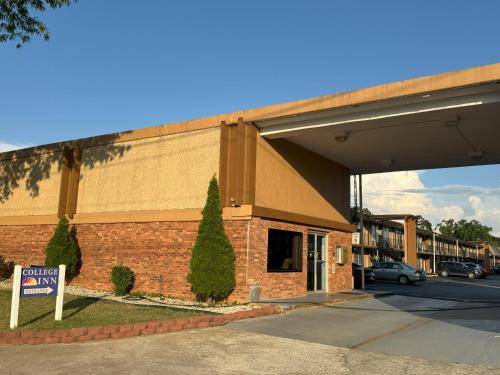 A szálláshely kívülről, College Inn Spartanburg in Spartanburg (Dél-Karolina) A szálláshely kívülről, College Inn Spartanburg in Spartanburg (Dél-Karolina)