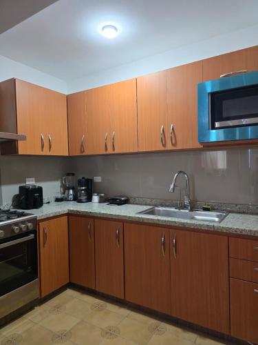 Kitchen, Amplio y comodo apto Diagonal a URBE in Maracaibo Kitchen, Amplio y comodo apto Diagonal a URBE in Maracaibo