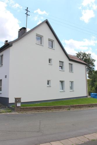 A szálláshely kívülről, Apartment mit Küche und 2 Einzelbetten, Duschbad, Parkplatz und ruhig gelegen, ADA7 (Apartment mit Kuche und 2 Einzelbetten, Duschbad, Parkplatz und ruhig gelegen, ADA7) in Kulmbach A szálláshely kívülről, Apartment mit Küche und 2 Einzelbetten, Duschbad, Parkplatz und ruhig gelegen, ADA7 (Apartment mit Kuche und 2 Einzelbetten, Duschbad, Parkplatz und ruhig gelegen, ADA7) in Kulmbach