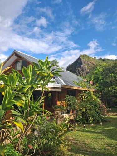 Tema'e Beach House in Moorea Island Tema'e Beach House in Moorea Island