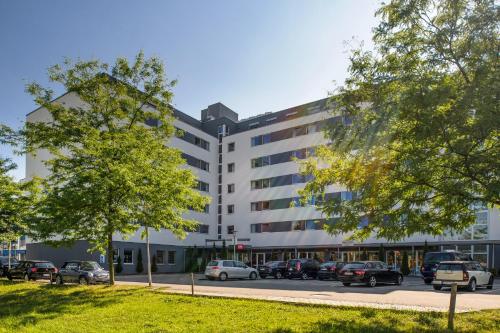 Entrance, Ibis Zurich Messe Airport Hotel near Theater 11 Entrance, Ibis Zurich Messe Airport Hotel near Theater 11