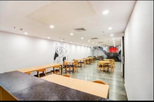 RROOMS Hotel La-maison in Indira Nagar RROOMS Hotel La-maison in Indira Nagar