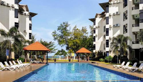 Swimming pool, Samsuria by the Beach in Balok Swimming pool, Samsuria by the Beach in Balok