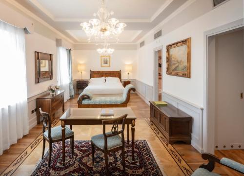 Due Torri Hotel near Piazza delle Erbe Due Torri Hotel near Piazza delle Erbe