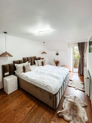 Pensiunea Adam și Eva (Pensiunea Adam si Eva) in Pojorita Pensiunea Adam și Eva (Pensiunea Adam si Eva) in Pojorita