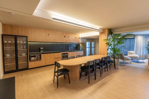 Kitchen, The Bridge by Xtay -Estudios em Floripa com Piscina no Rooftop e Academia Completa, e facil acesso a in Florianopolis Kitchen, The Bridge by Xtay -Estudios em Floripa com Piscina no Rooftop e Academia Completa, e facil acesso a in Florianopolis