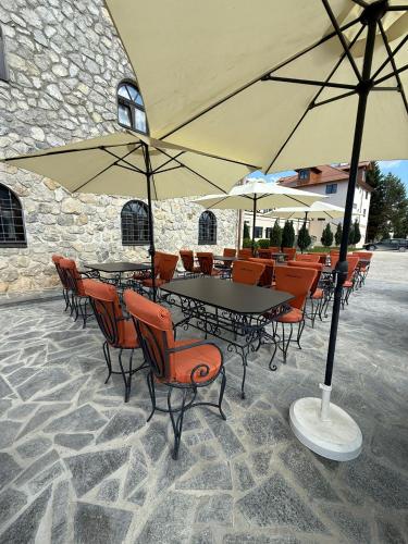 Divan in Plav Divan in Plav