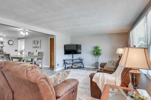 Fish, Hike and Golf Leisurely Navarre Home with Yard! in ماسيلون Fish, Hike and Golf Leisurely Navarre Home with Yard! in ماسيلون