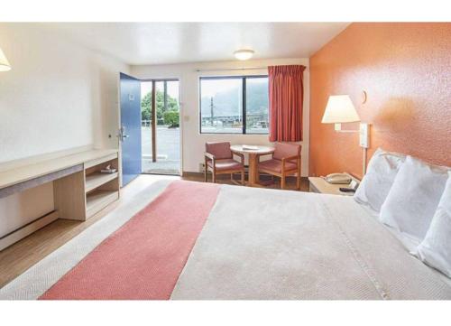 Motel 6 Gold Beach, OR in Gold Beach (OR) Motel 6 Gold Beach, OR in Gold Beach (OR)
