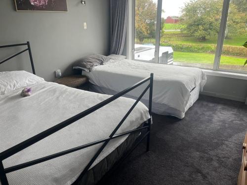 Cambridge Close to rowing, Velodrome, field days in Maungatautari Cambridge Close to rowing, Velodrome, field days in Maungatautari