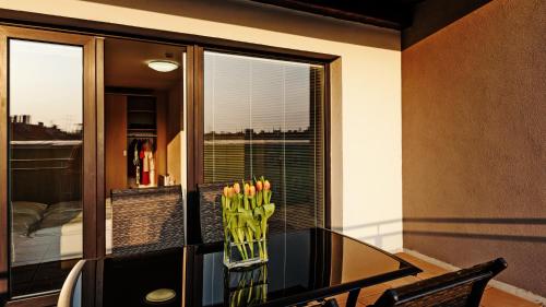 ระเบียง/ชานเรือน, อีเอฟไอ พาเลซ โฮเทล (eFi Palace Hotel) in เบอร์โน ซิตี้ เซ็นเตอร์ ระเบียง/ชานเรือน, อีเอฟไอ พาเลซ โฮเทล (eFi Palace Hotel) in เบอร์โน ซิตี้ เซ็นเตอร์